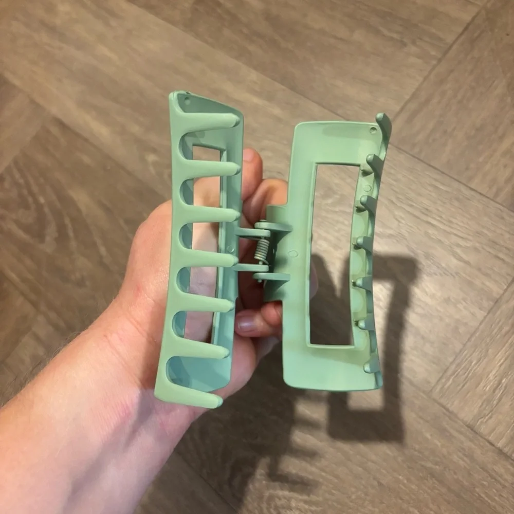 Amazon Pastel Green Hair Clip